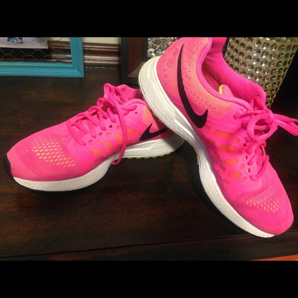 Nike Shoes - Nike size 8 shoes Nike Shoes - Nike size 8 shoes